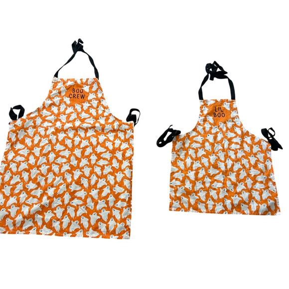 NWOT Set of 2 Aprons Parent/Child Matching Boo Crew Lil Boo Halloween One Size - Picture 1 of 6